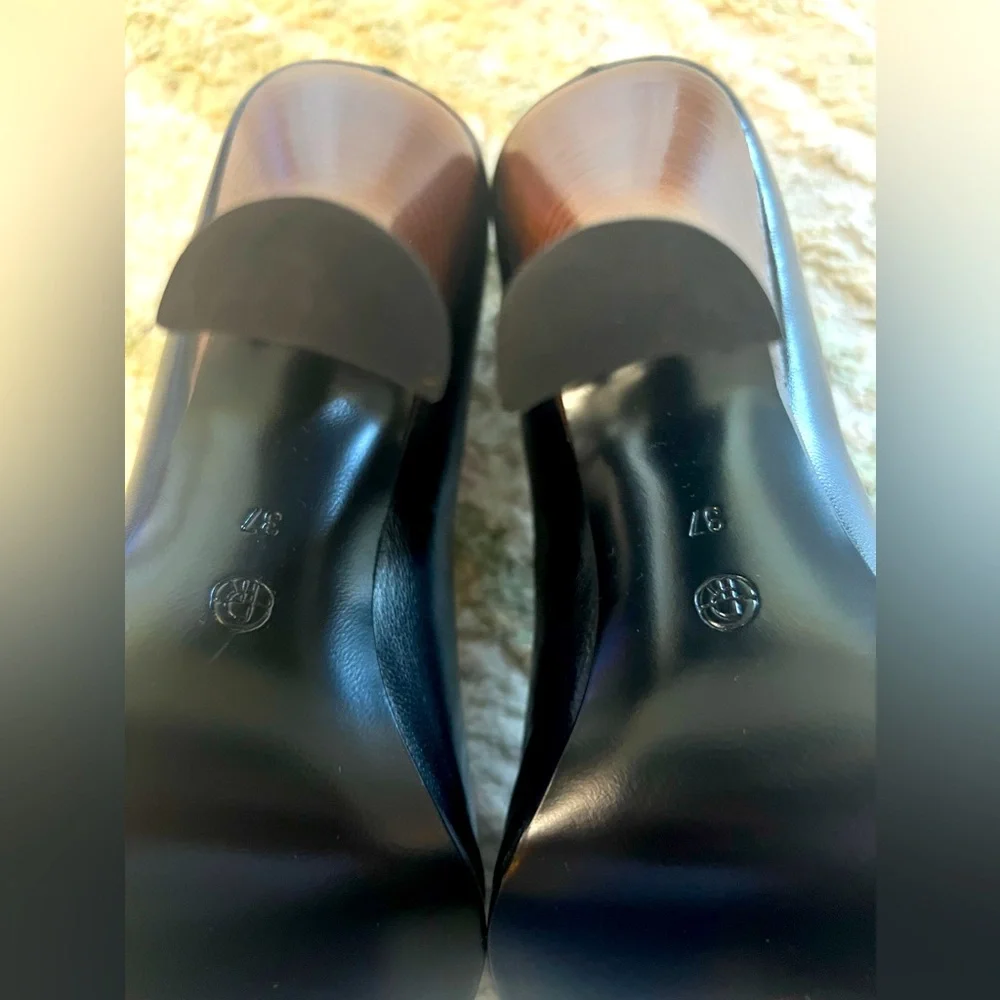 New THE ROW Leather Pumps - Picture 10 of 12